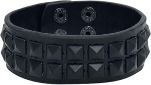 Pulsera negra con remaches