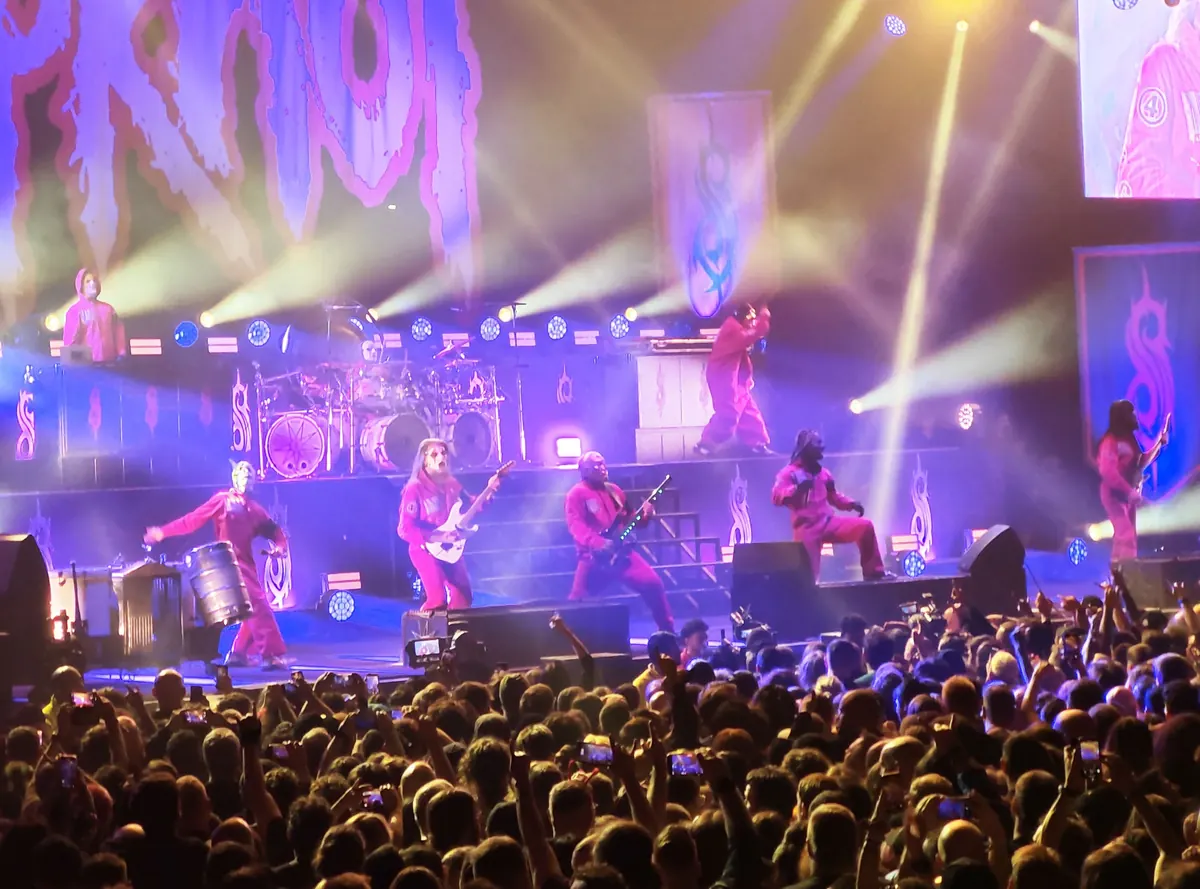Slipknot actuando en el O2 Arena de Londres en diciembre de 2024